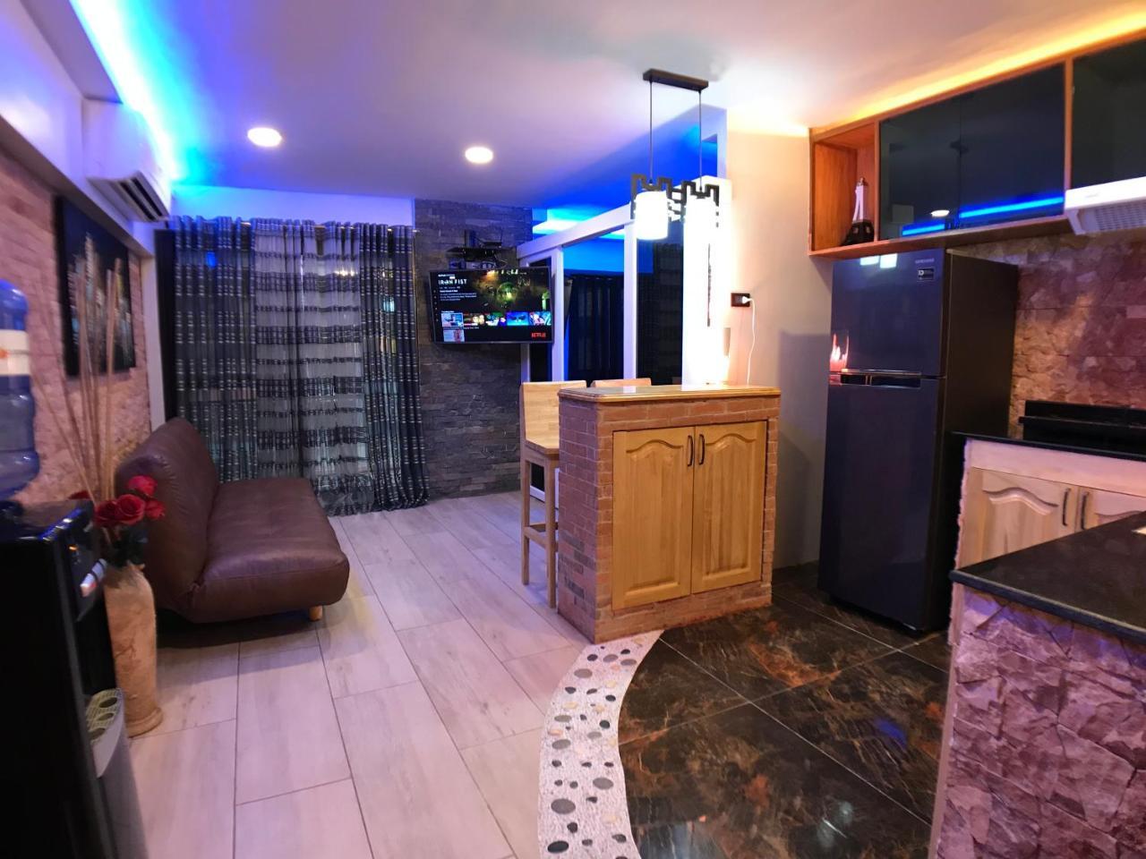Clockworkorange Luxury Lapu-Lapu City